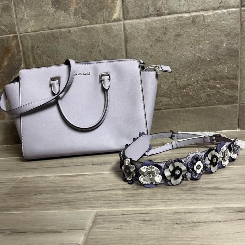 Like new lavender Michael Kors bag with extra strap.